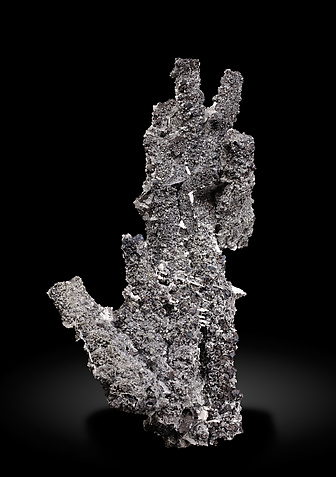 Sphalerite after Enargite, coated by Smithsonite and with minor Galena and Cuprite. Front / Photo: Joaquim Call�n