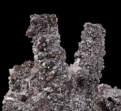 Sphalerite after Enargite, coated by Smithsonite and with minor Galena and Cuprite. Detail / Photo: Joaquim Call�n